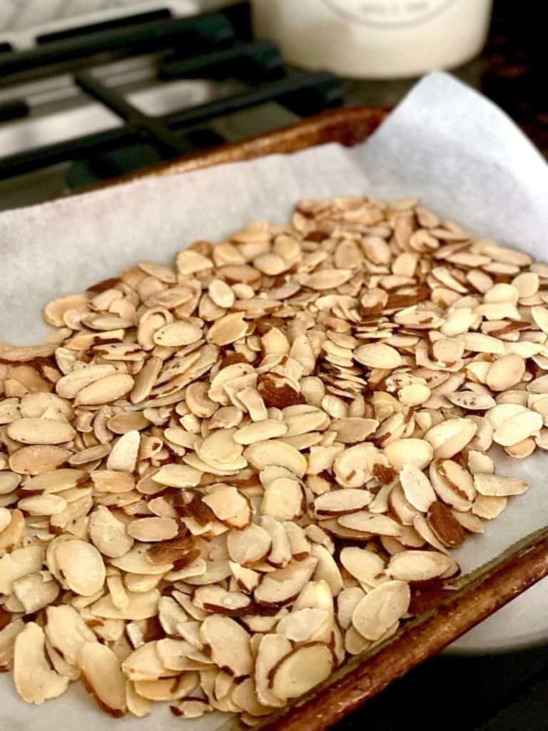 lightly toasted sliced almonds