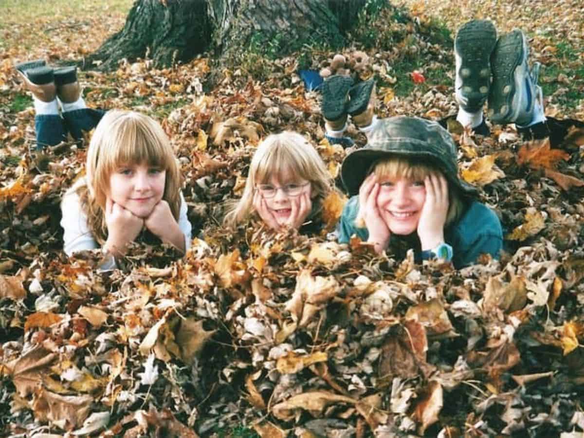 3 girls in leaves